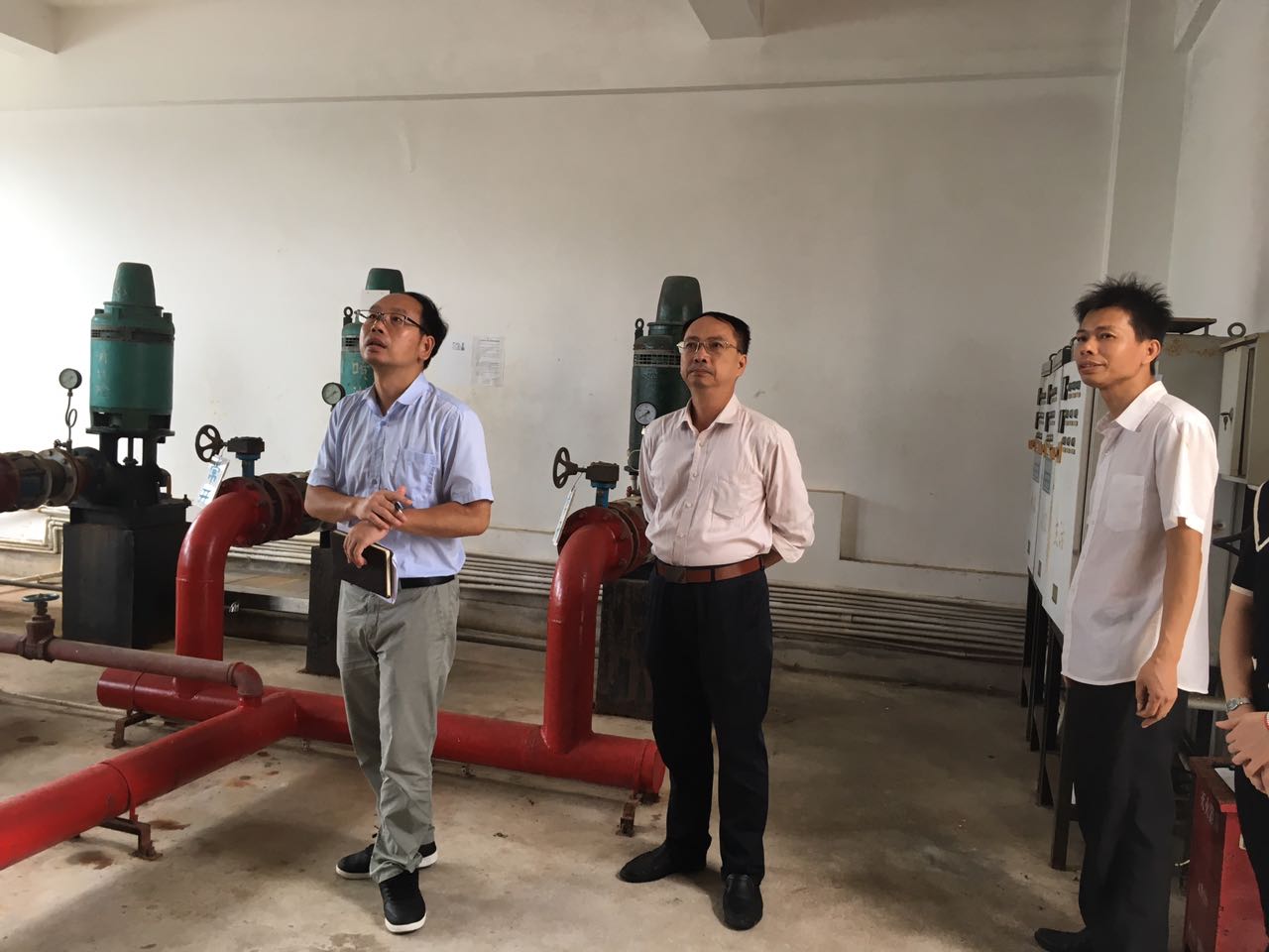 酒店公司安全生产检查领导小组莅临北海宏桂海景酒店有限公司开展安全生产检查工作(图1)